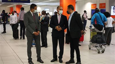 سفير مصر بالكونغو الديموقراطية يستقبل بعثة المصري في كينشاسا