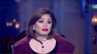 إلهام شاهين تنتقد منة عرفة بسبب رفضها مشهدًا مع نجاتي: ماتشتغلش