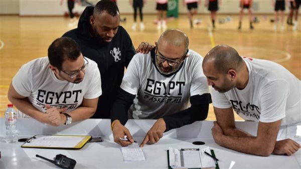 الجهاز الفني لمنتخب