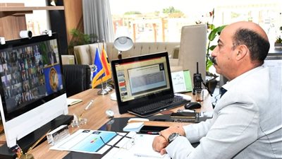 محافظ أسوان يشارك في اجتماع وزير التنمية المحلية لمتابعة جهود إزالة التعديات على الأراضي