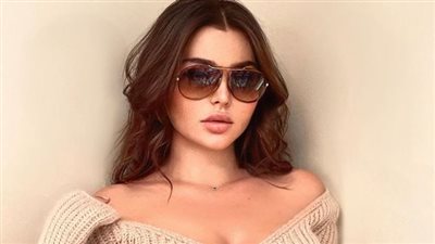 بعد إثارة الجدل حول هوية والدها.. المطربة قمر تنشر أول صور لابنتها 