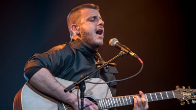  بعد 10 سنوات.. الفرعي يختتم ثلاثية ألبوماته بأغنية ناس من خشب | صور وفيديو 