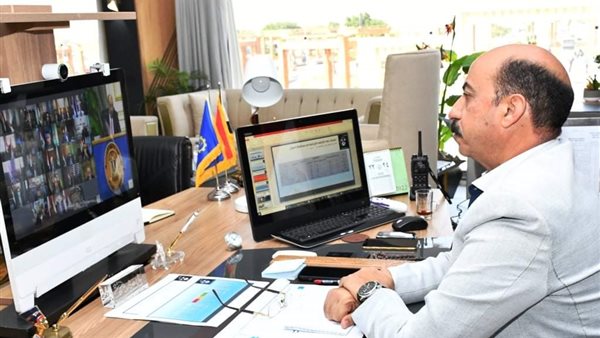 محافظ أسوان