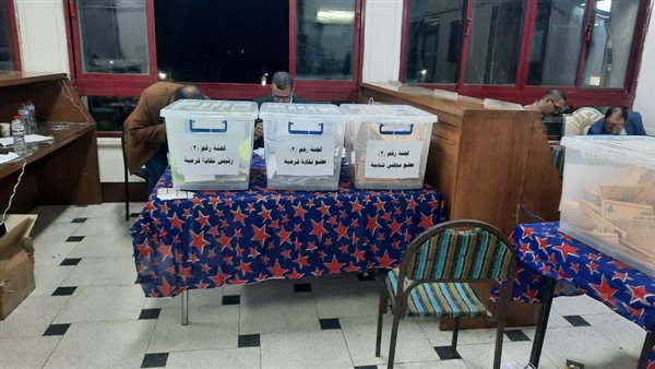 غلق صناديق الاقتراع