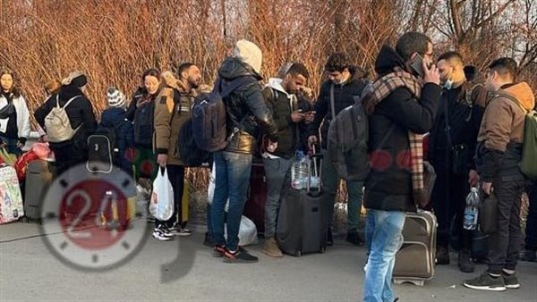 الطلاب المصرين إلى