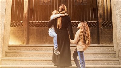 ماندو العدل يشوق جمهوره لـ فاتن أمل حربي: يا سيدات مصر المسلسل عشانكم