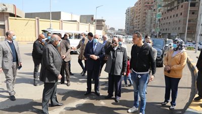 محافظ الجيزة يوجه بتدعيم المواقف الحضارية بأكشاك ودورات مياه ومقاعد انتظار 