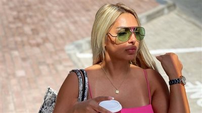 الإعلامية مي حلمي تعلن خطبتها | صور