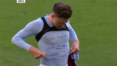 لاعب أستون فيلا يوجه رسالة لزميله في أوكرانيا