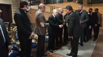 بدء عزاء زوجة الدكتور أحمد العزبي ومستشار رئيس الجمهورية للشؤون الصحية أول الحاضرين