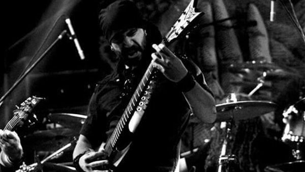 الفنان اللبناني جون