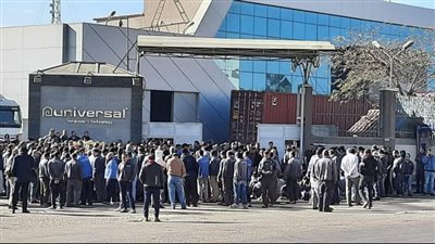 استمرار إضراب عمال يونيفرسال للحصول على مستحقاتهم المتأخرة لليوم الخامس على التوالي