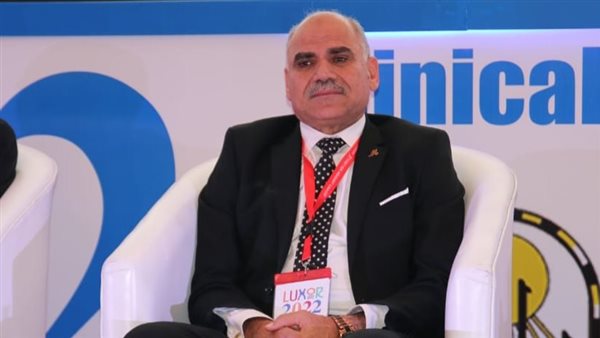 الدكتور محمد عزوز