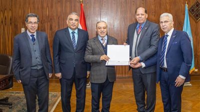 رئيس جامعة طنطا: تكريم 19 عالمًا بقائمة أفضل 2% من علماء العالم|صور