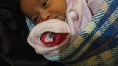 أهالي العريش يعثرون على رضيع ملقى بجانب الطريق