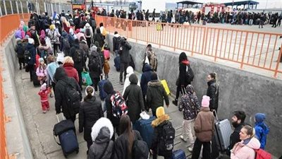 لازم نساعد بعض.. مصري برومانيا يتطوع لاستقبال أفواجًا مصرية نازحة من أوكرانيا | بث مباشر