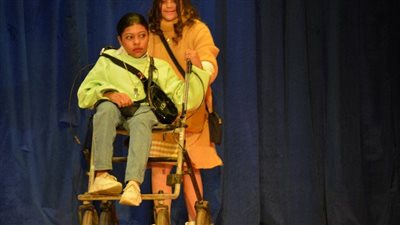 أبطال الحكاية.. قادرون باختلاف يبدعون في عرض مسرحي ببورسعيد بحضور المئات | صور