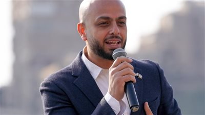 أحمد مراد: وحيد حامد قدر يطلع مني سيناريست.. وتمنيت أن يُكتب اسمه على روايتي تراب الماس