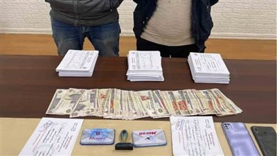 القبض على شخصين بتهمة بتزوير شهادات لقاح فيروس كورونا في القاهرة