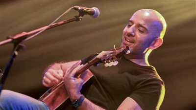 بشر أبو طالب يمهد لجولته الغنائية في مصر بإطلاق كليب الحياة زينة