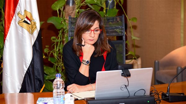 السفيرة نبيلة مكرم