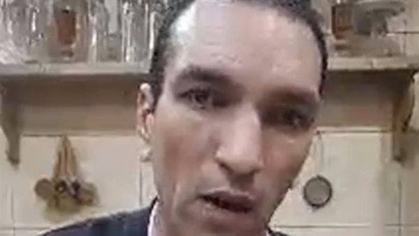 المهندس عمرو يعمل