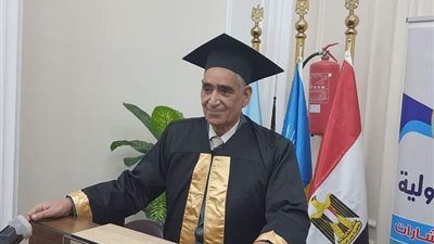 باحث يحصل على الدكتوراه في سن 77 عامًا: أول كلمة نزلت بالقرآن إقرأ.. وسأظل أتعلم إلى أن أموت  