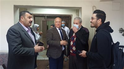 رئيس جامعة بنها يسأل الطلاب بالمدينة الجامعية في شبرا عن مستوى الخدمات المقدمة