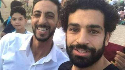 محمد صلاح يعلن تقديم المساعدة لصحفي أصيب بالملاريا بعد عودته من الكاميرون │ صور