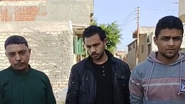 أقارب أول مصري مصاب