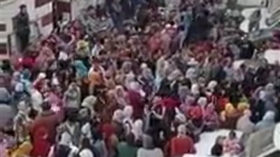 هو مين اللي نجح؟.. زحام من أولياء أمور طلاب الشهادة الإعدادية بأسيوط لتقديم طلبات التظلم |فيديو