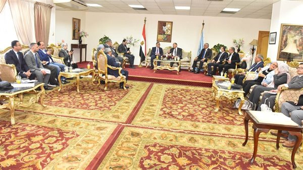 محافظ أسيوط ووفد