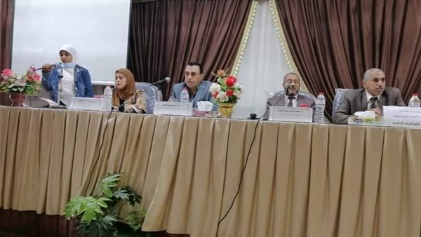 ندوة علمية بكلية