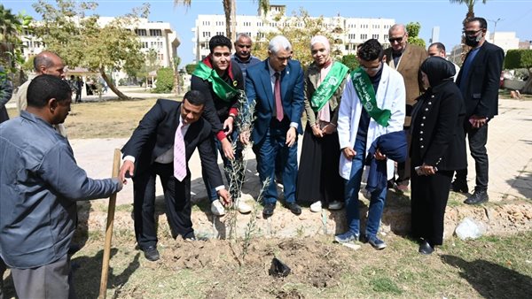 غرس 500 شجرة بجامعة