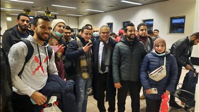 الخارجية: نجاح تسفير المواطنين المصريين من رومانيا بعد عبورهم الحدود الأوكرانية | صور