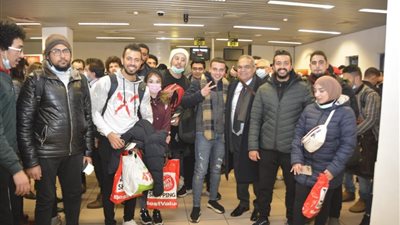 مطار القاهرة يخصص أماكن ومقاعد لأهالي الطلاب المصريين النازحين من أوكرانيا 