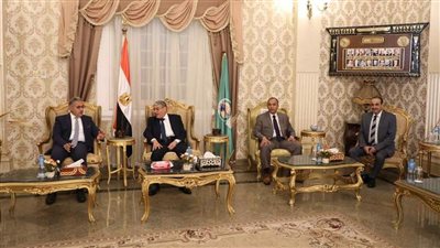 محافظ المنيا يستقبل وفد لجنة الإدارة المحلية بديوان عام المحافظة