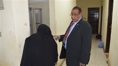 نائب رئيس جامعة الأقصر يتابع سير العمل والنظام داخل المدينة الجامعية |صور