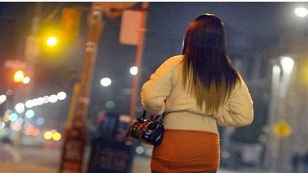 فتاة ليل - تعبيرية