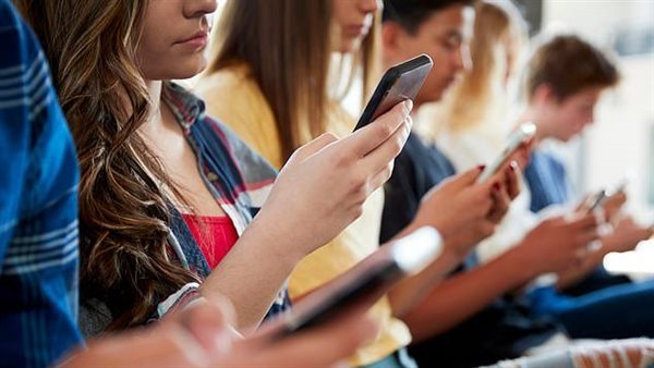 استخدام الشباب للسوشيال