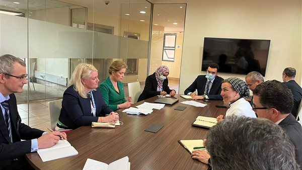 وزيرة البيئة تقود