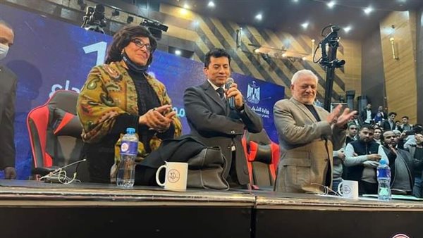 وزير الرياضة في جامعة