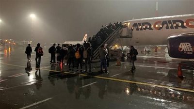 طوابير وصلت إلى 20 كيلومتر.. سفير مصر ببولندا يكشف تفاصيل إجلاء الطلاب المصريين في أوكرانيا