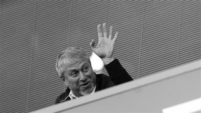 بريطانيا تعاقب أبراموفيتش وتمنع بيع تشيلسي بعد أزمة أوكرانيا