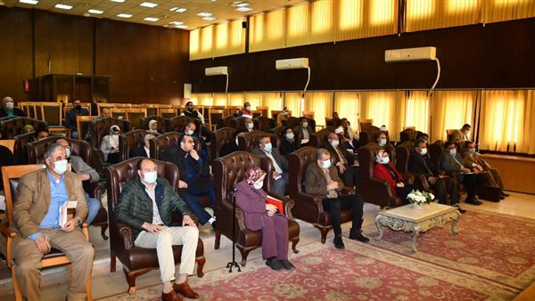 اجتماع محافظ الفيوم