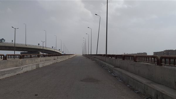 عاصفة ترابية تضرب