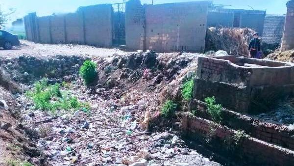 خليج الري المار بعزبة