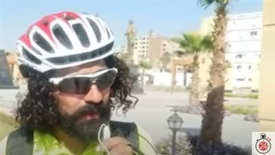 سافر من الإسكندرية لأسوان بالدراجة في 14 يوما.. شاب يسرد رحلته للتعرف على عادات المصريين | فيديو