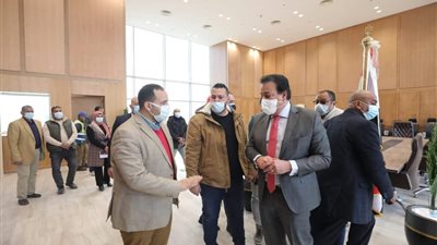 وزير التعليم العالي يُباشر عمله من مقر الوزارة بالعاصمة الإدارية الجديدة