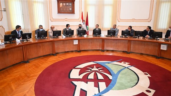 اجتماع محافظ الفيوم